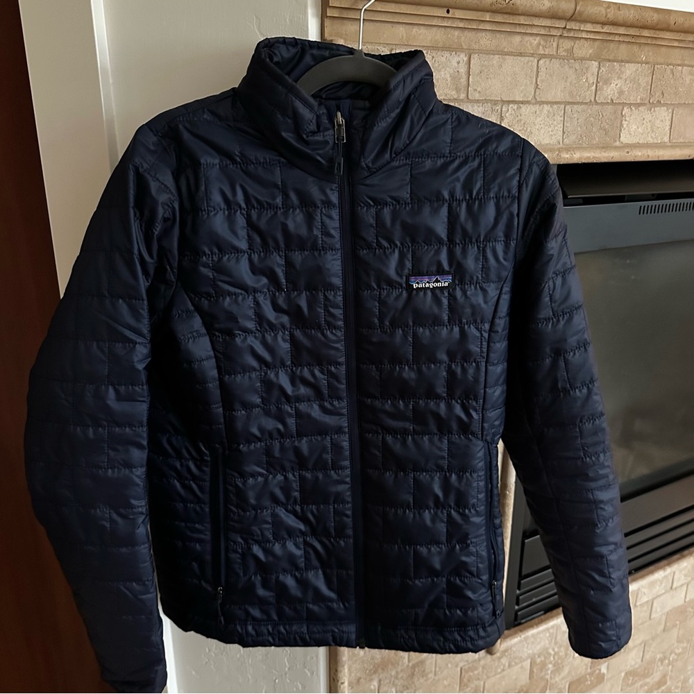 Patagonia Women’s Nanopuff Jacket- Navy size Small
